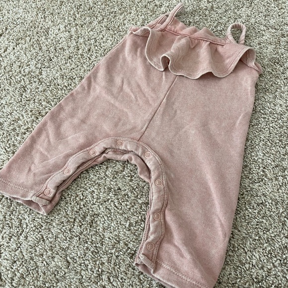 Grayson Mini baby girl pink one piece ruffle romper jumper size newborn - Picture 7 of 8